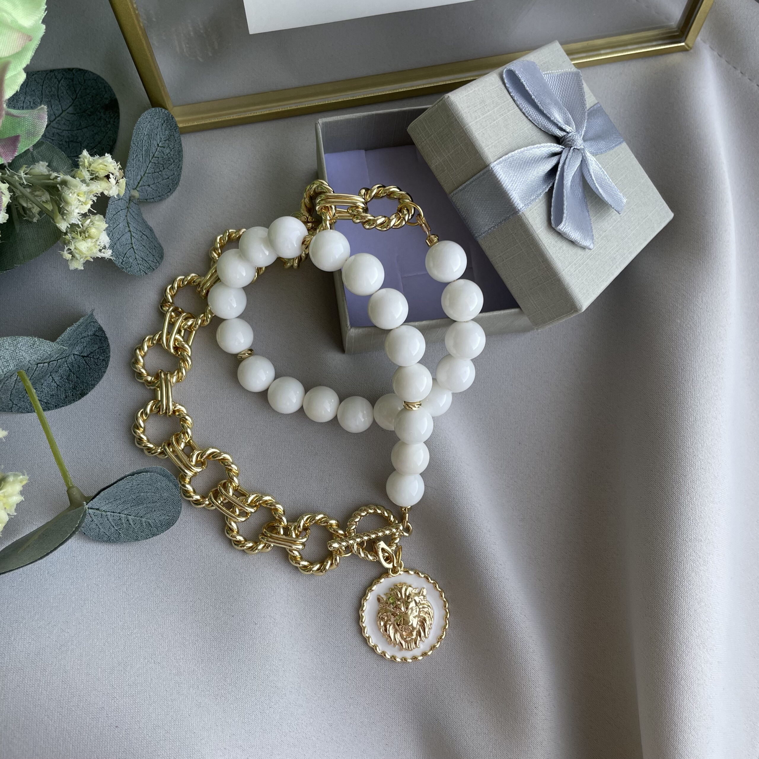 Ожерелья и колье: красивая бижутерия на шею