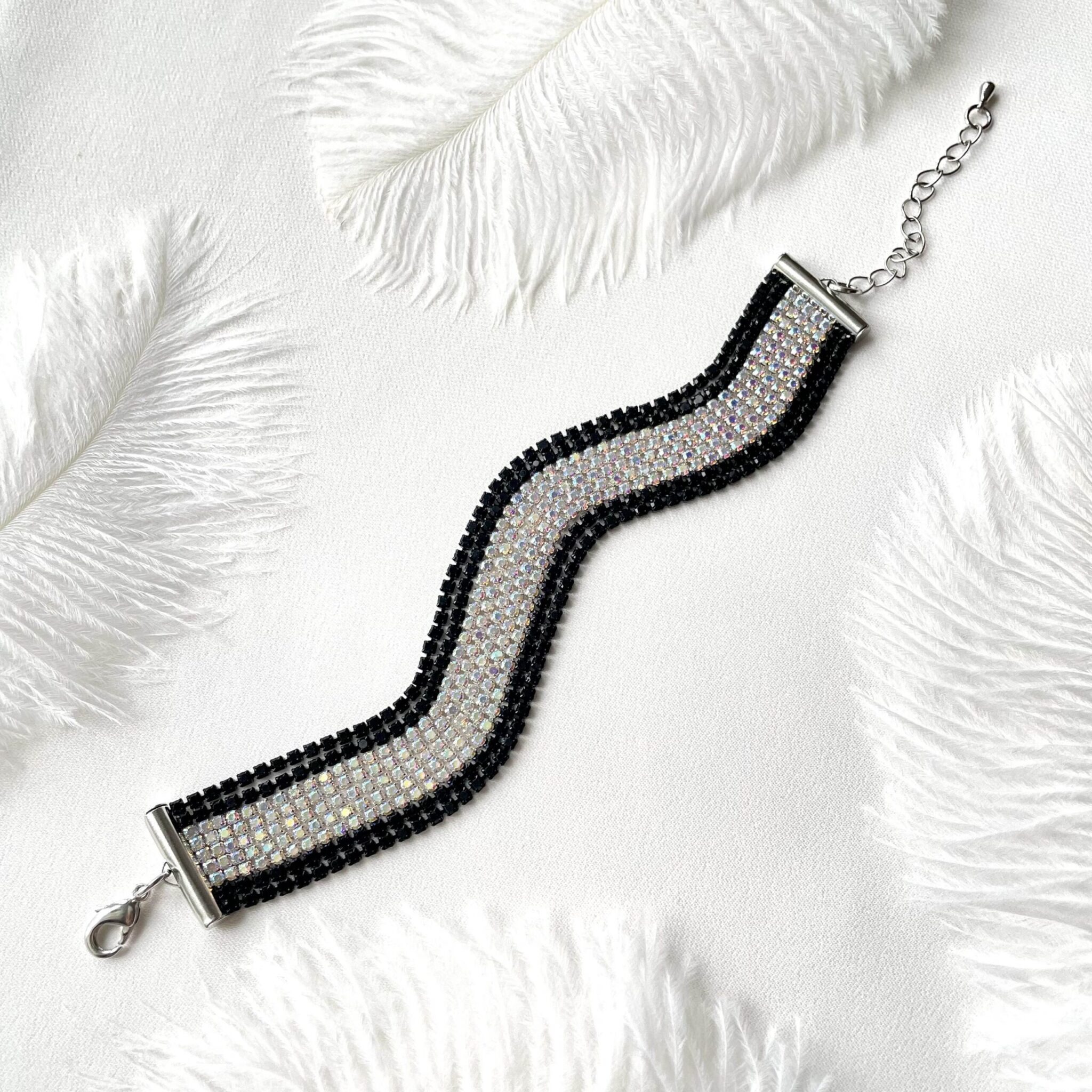 Комплект серьги и браслет с черно-белыми стразами Virossa Jewelry