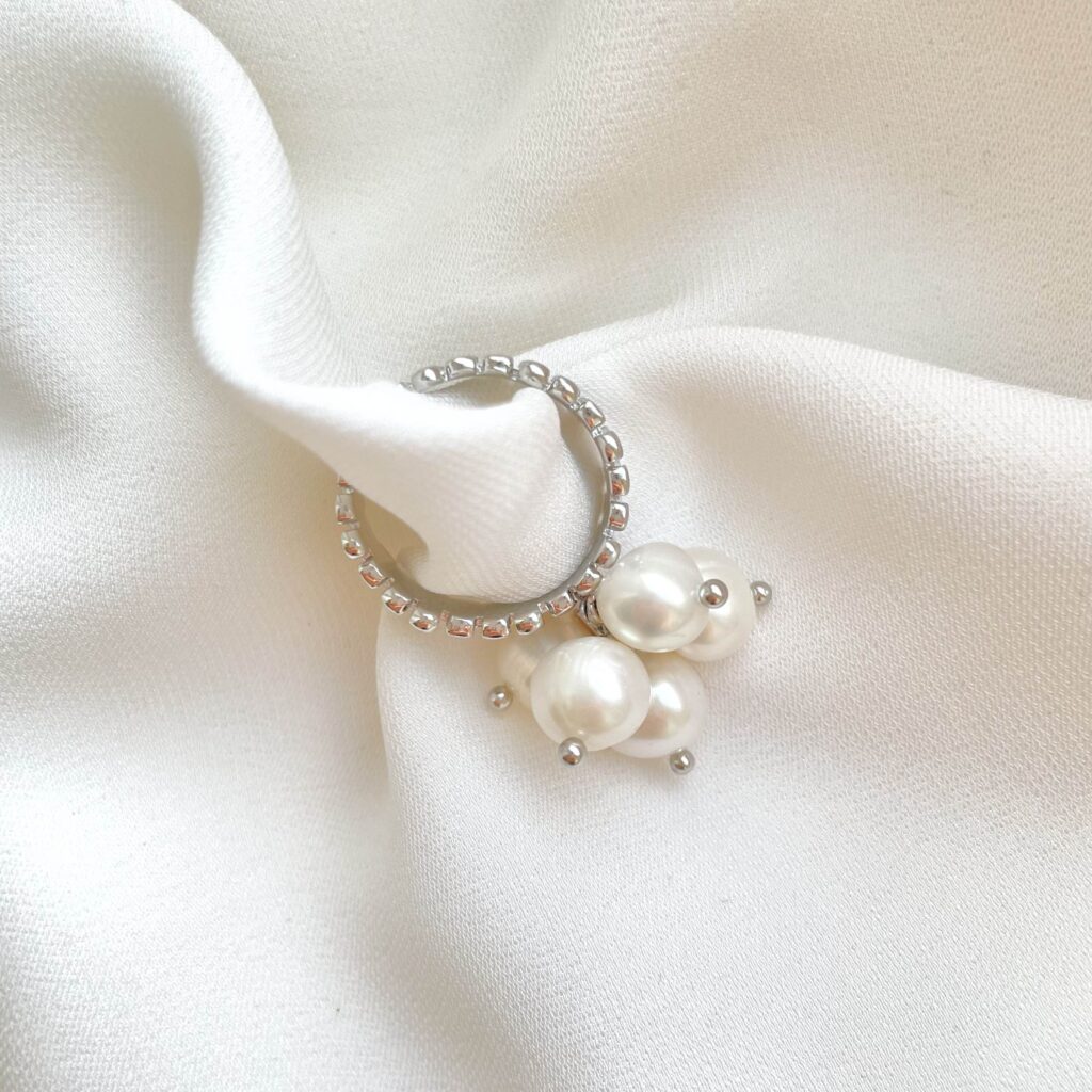 Какие украшения надеть на Новый год 2026