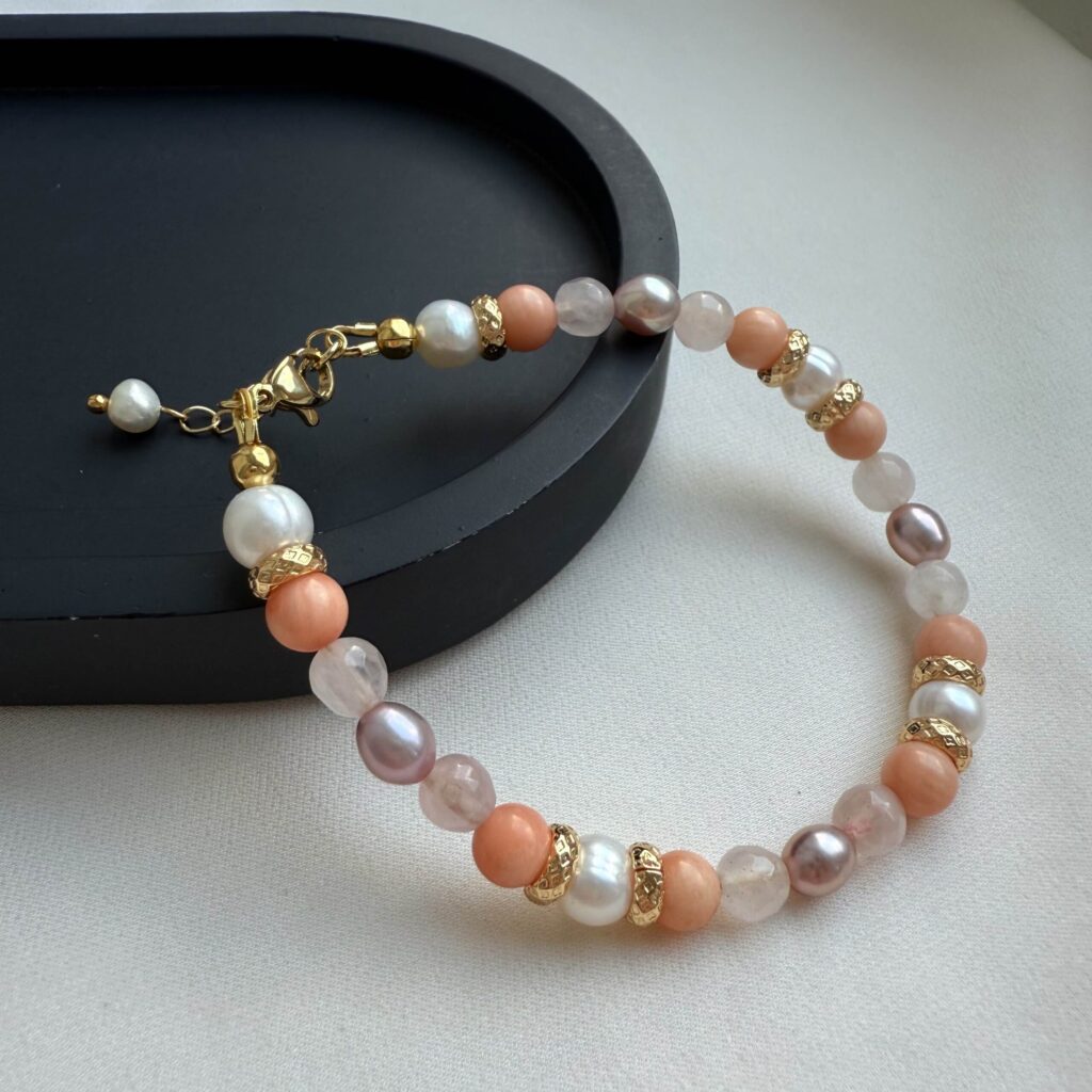 Какие украшения надеть на Новый год 2026