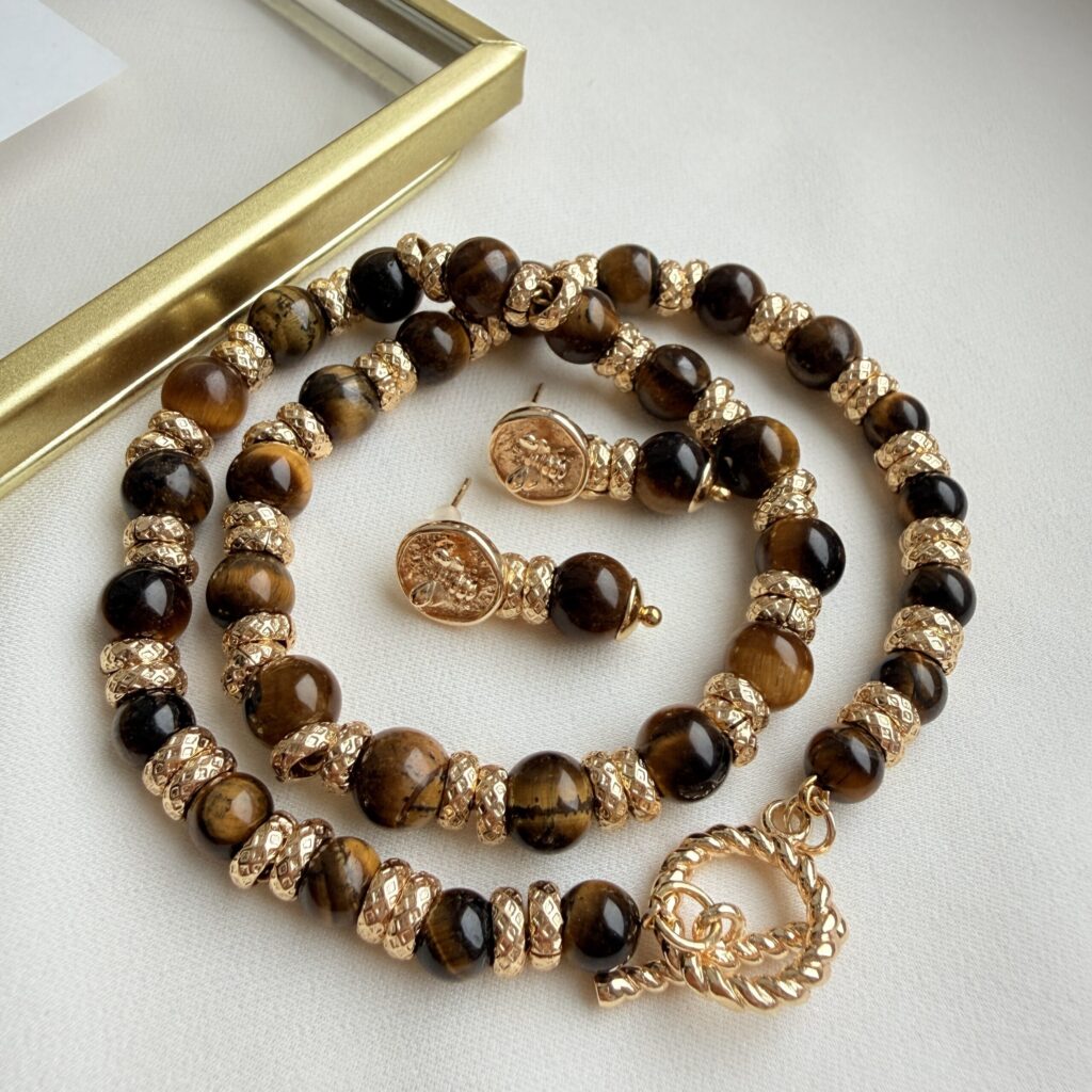 Какие украшения надеть на Новый год 2026