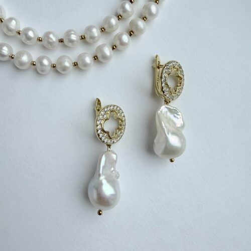 Серьги с фианитами и барочным жемчугом