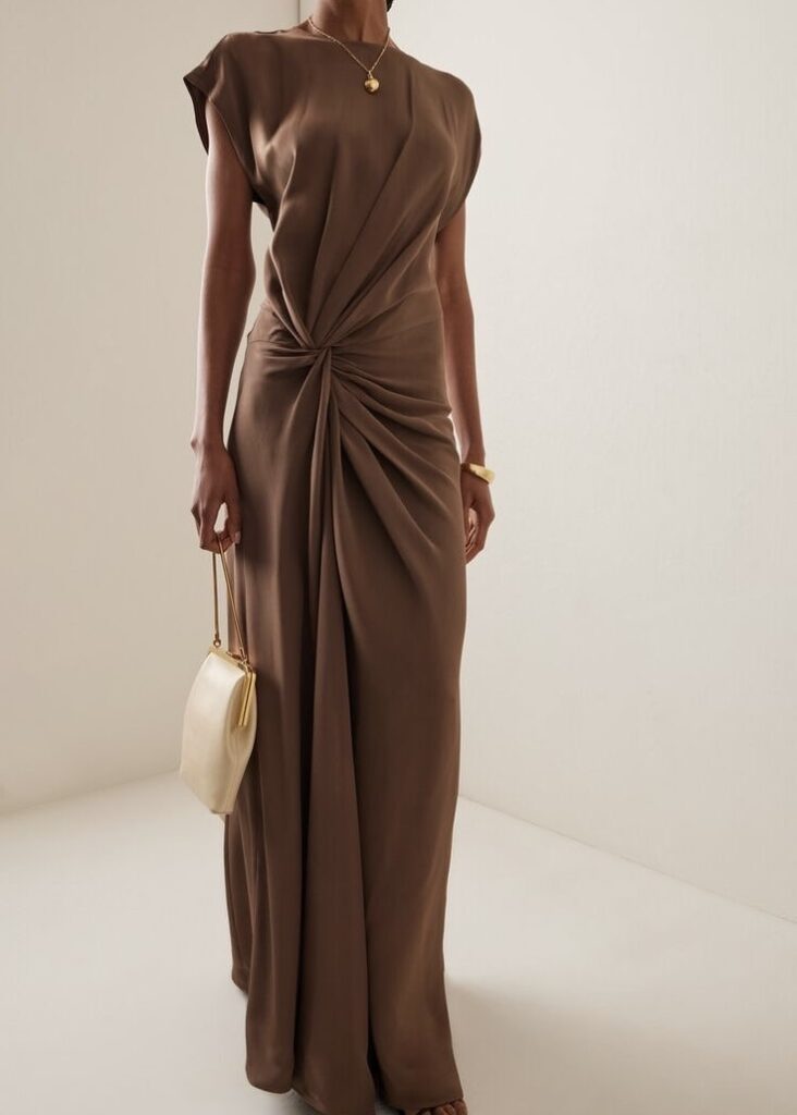 Какие украшения надеть на Новый год 2026