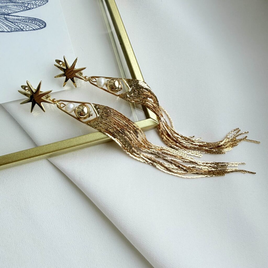 Какие украшения надеть на Новый год 2026